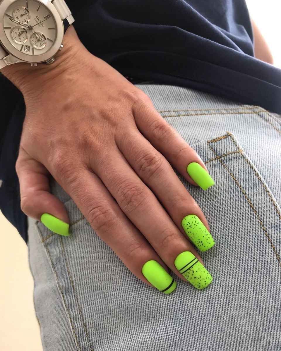 Маникюр кислотного цвета