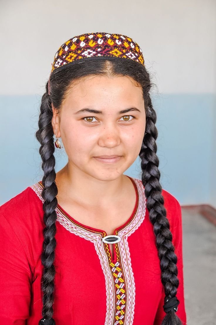 Узбечка с косичками