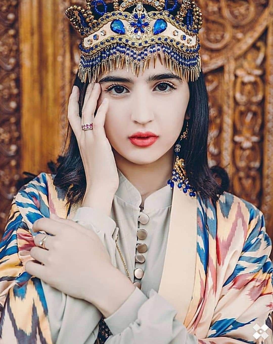 Uzbek qizlari. Durdona qurbonova. Дурдона либослари. Durdona qurbonova 2019. Durdona qurbonova Biografiyasi.