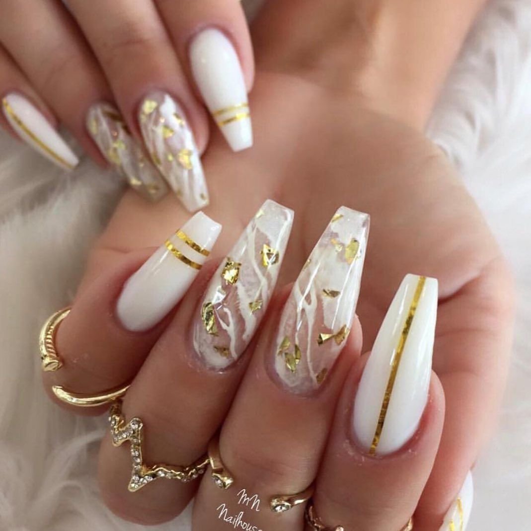 Дизайн ногтей белый с золотом