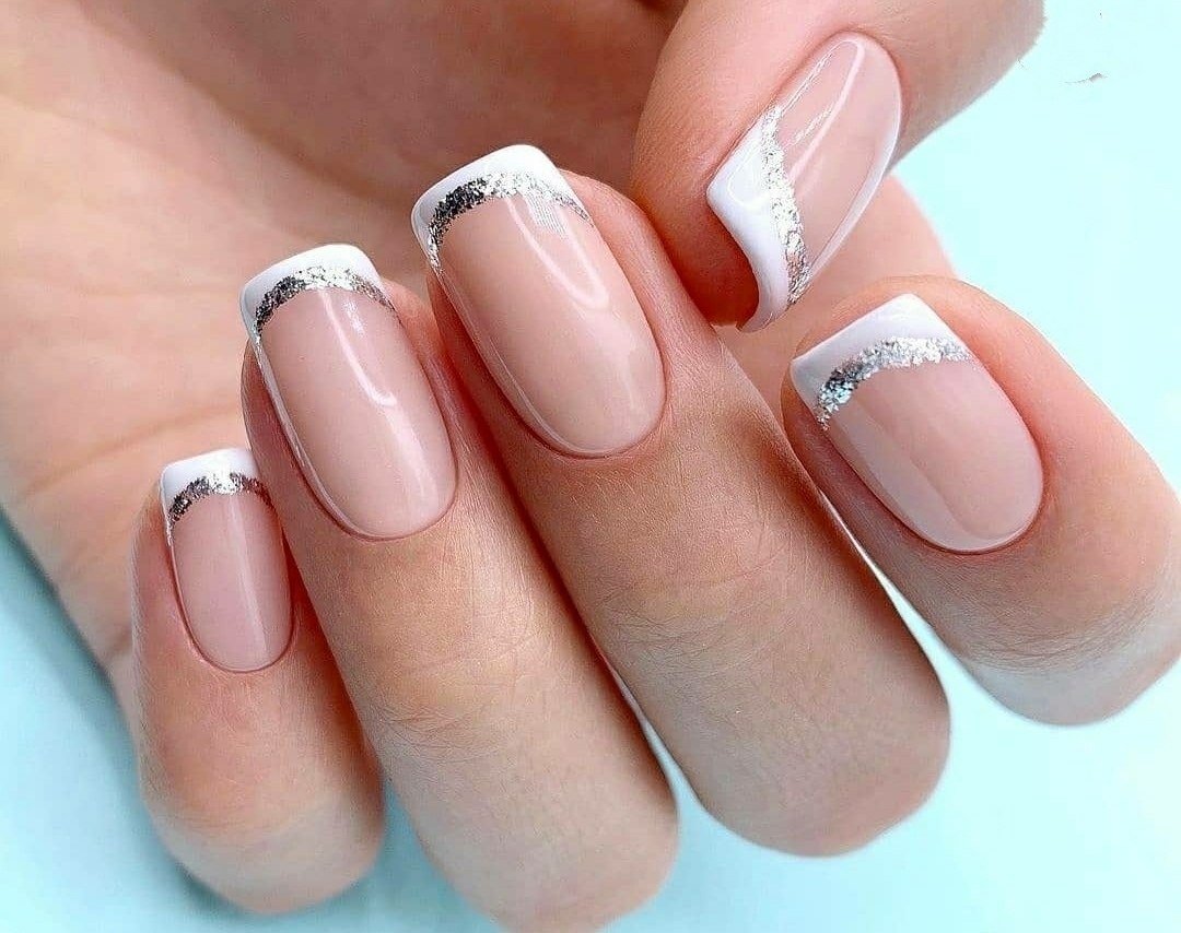 Белый френч на короткие ногти