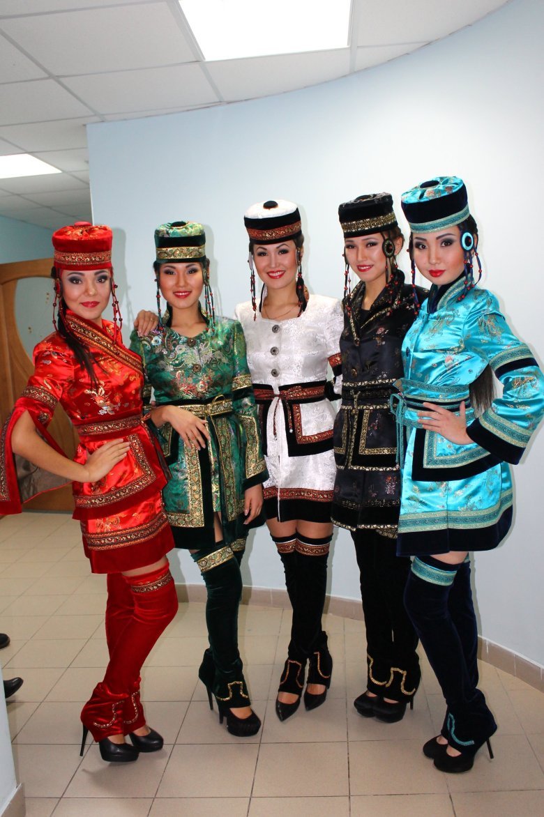 Стилизованные бурятские костюмы