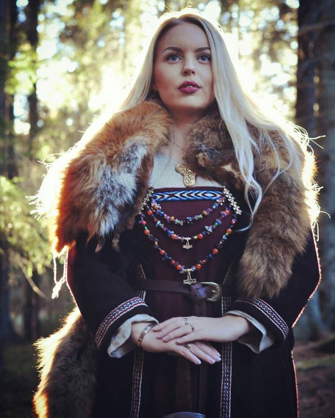 Зимняя одежда викингов женская