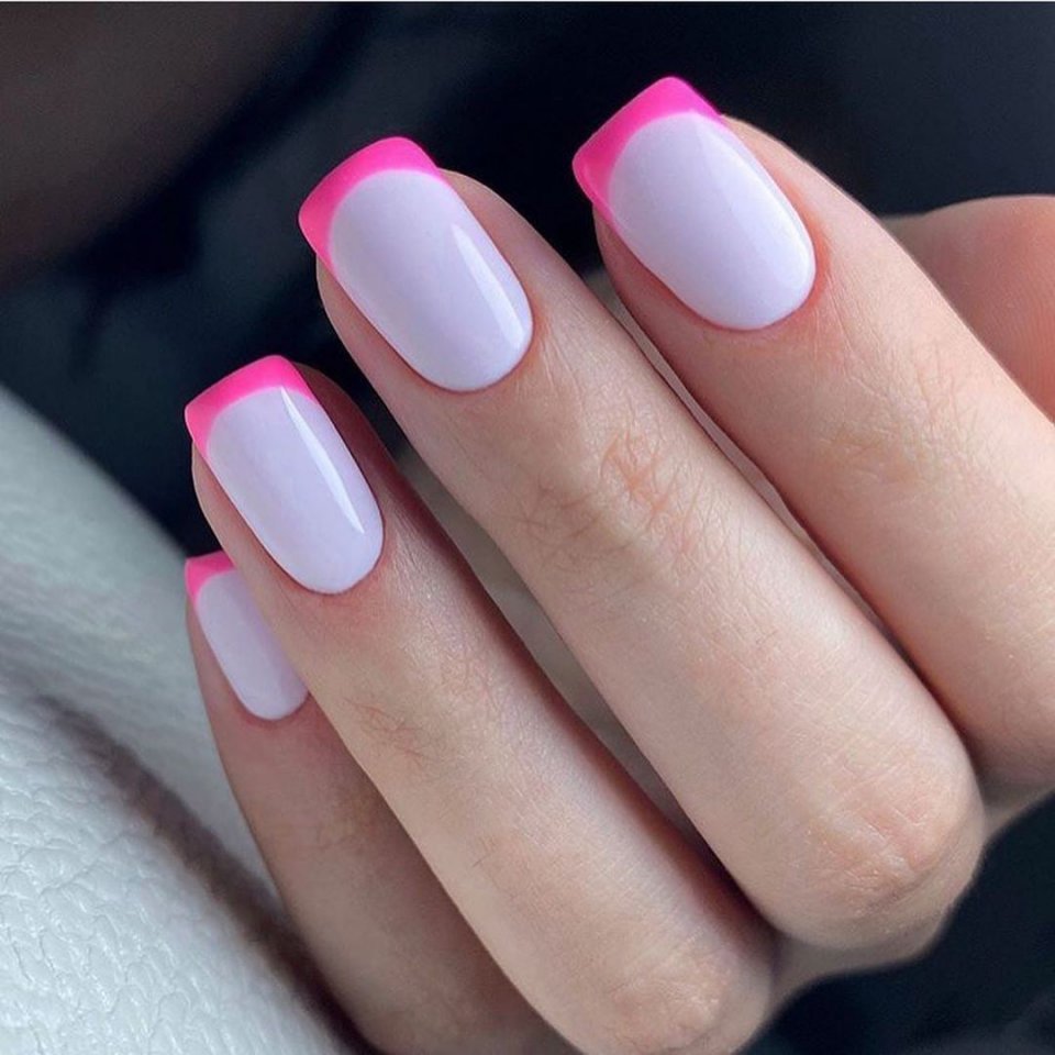 Дизайн ногтей розовый с белым френчем