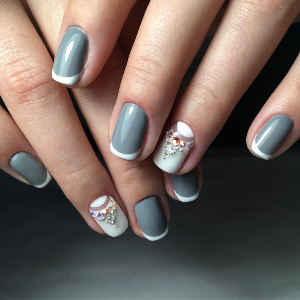 Серый маникюр на короткие