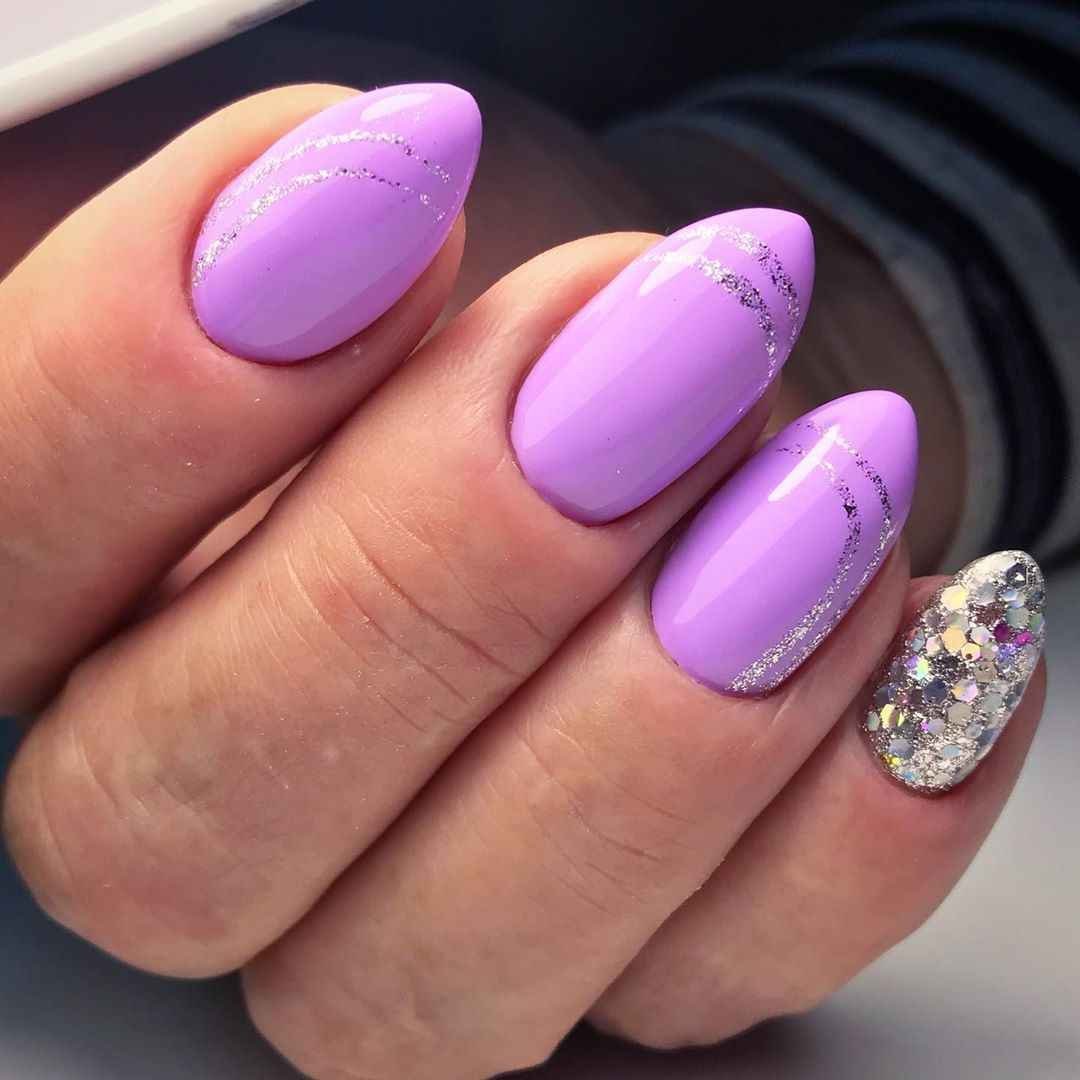Маникюр фиолетовый с серебром