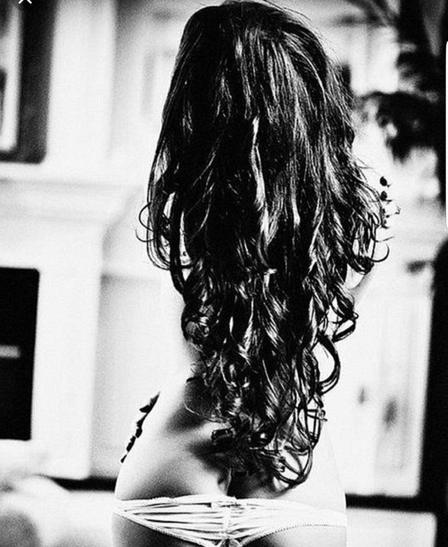 Фото девушки со спины с черными волосами. Брюнетка со спины. Брюнетки с длинными волосами.