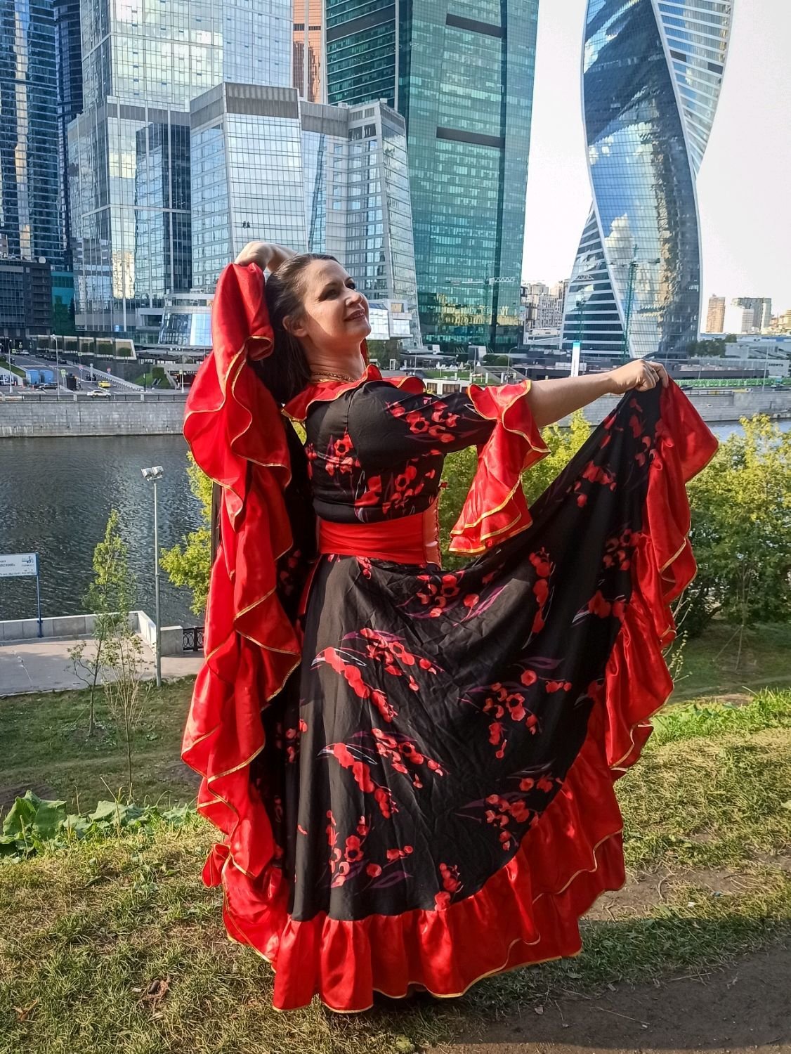 Красный костюм цыганочки
