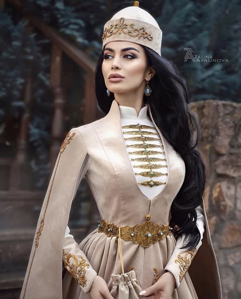 Чеченское национальное платье Фирдаус