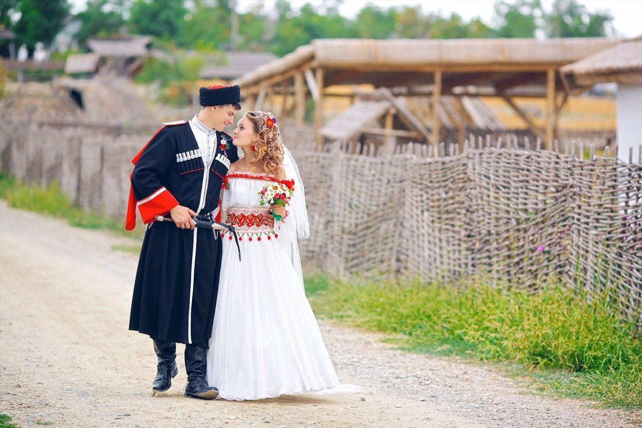 Свадебное платье в казачьем стиле
