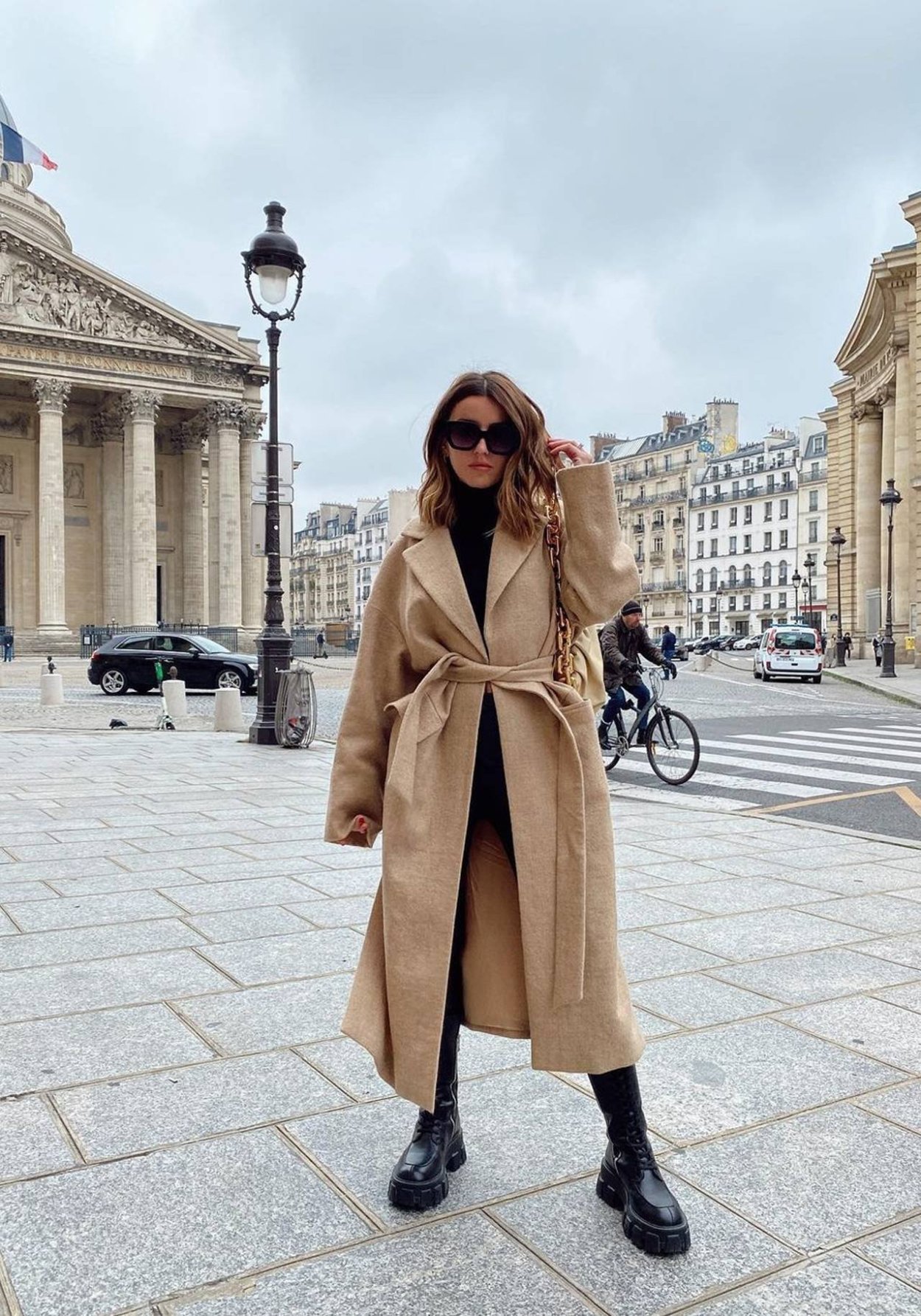 Маргарита Цельсова в пальто