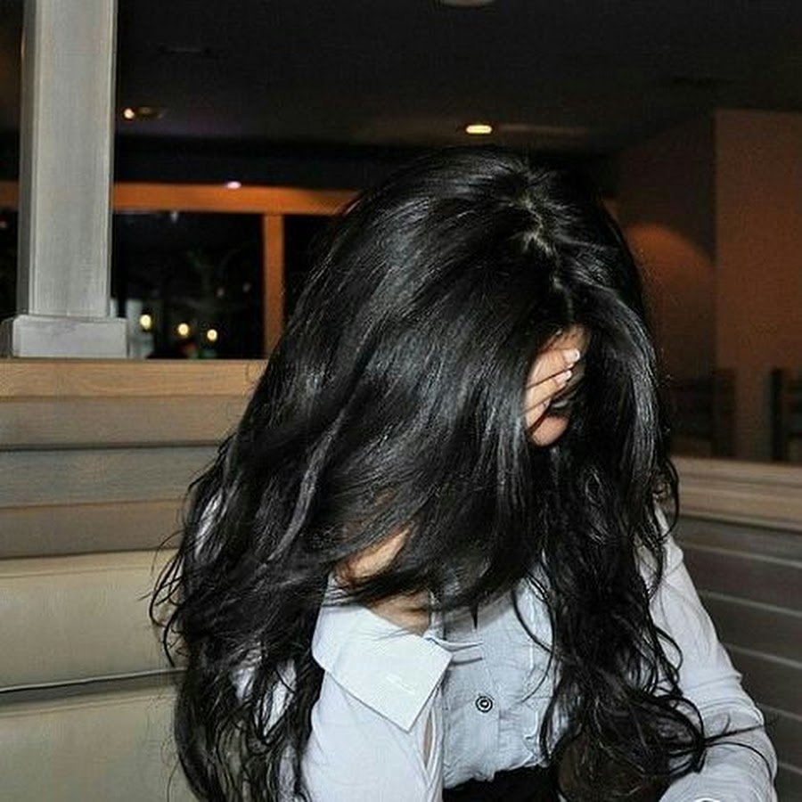 Фото девушек с черными волосами спиной