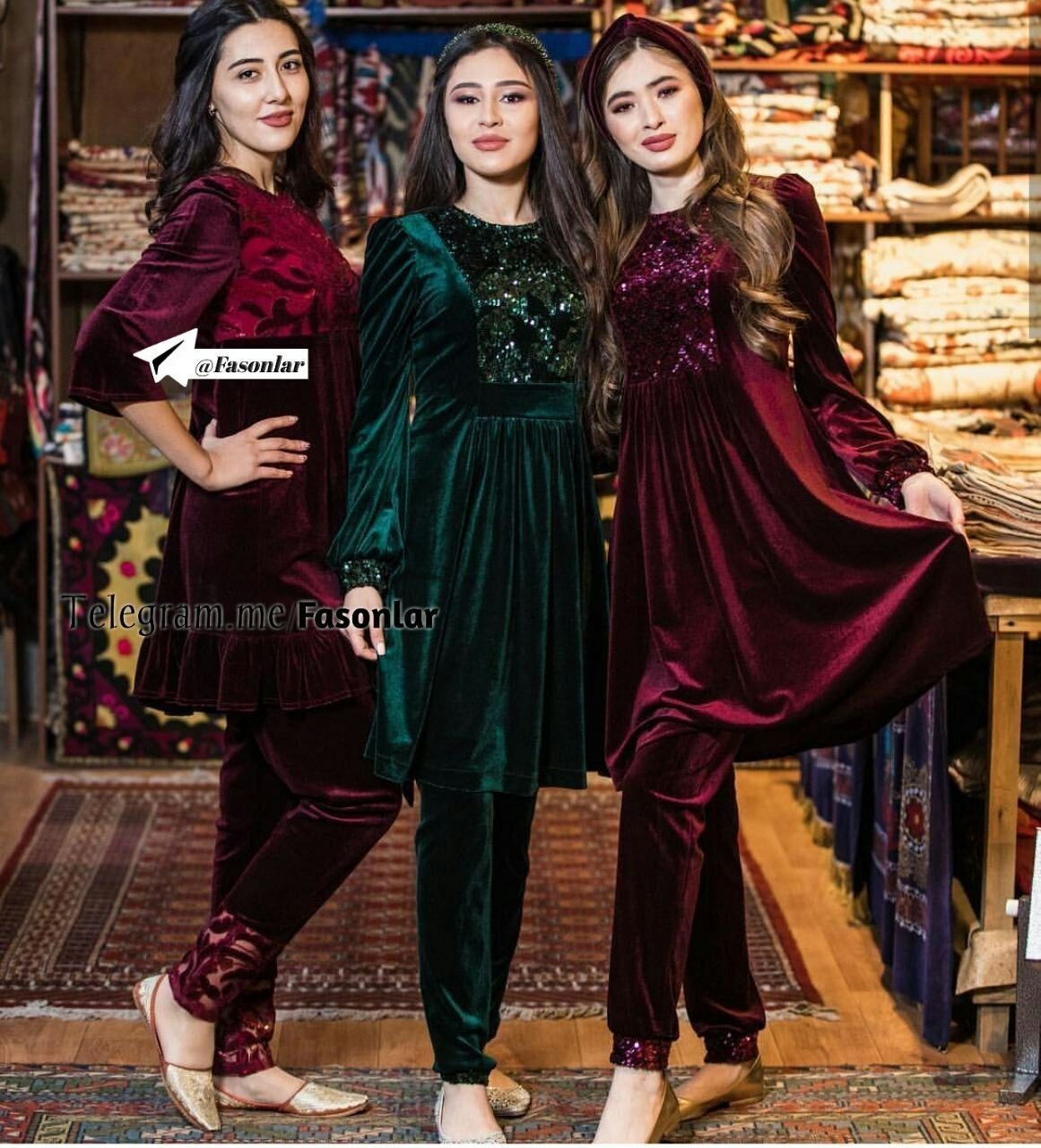 Со на таджикском. Узбекское бархатное платье. Фасоны узбекских платьев из велюра. Узбекские платья из велюра. Узбекские платья из бархата.