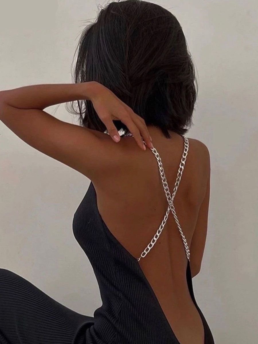 Платье с цепочками на спине