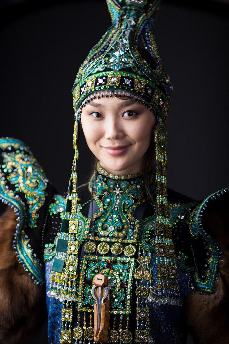 Национальный костюм якутов Ысыах