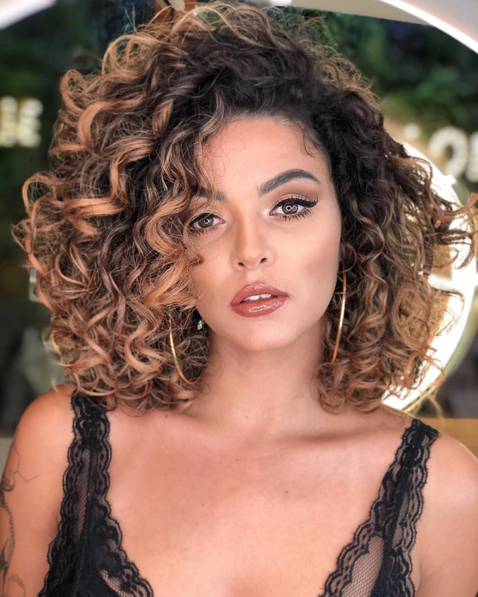 Curly Bob модель