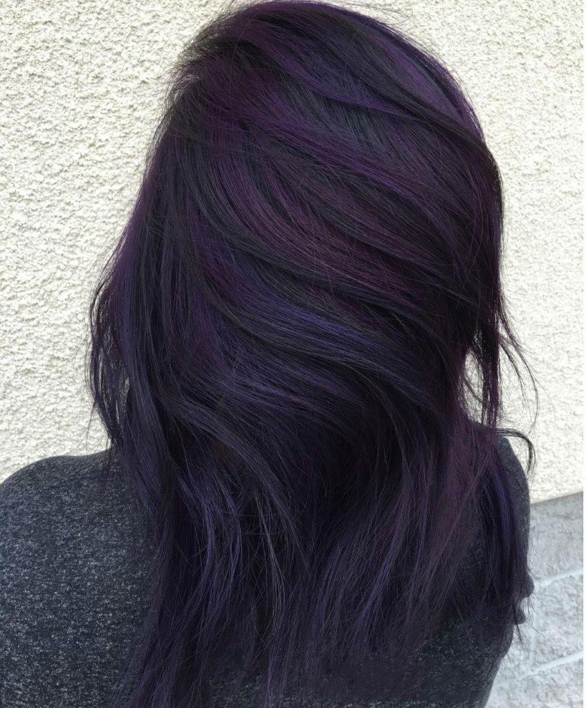 Черный цвет волос с фиолетовым оттенком