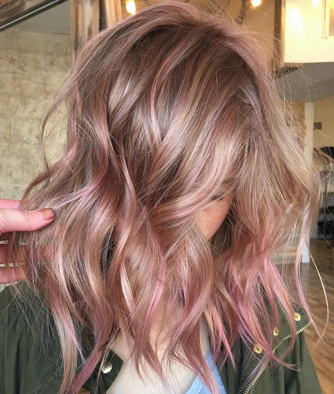 Русый цвет волос с розовым оттенком