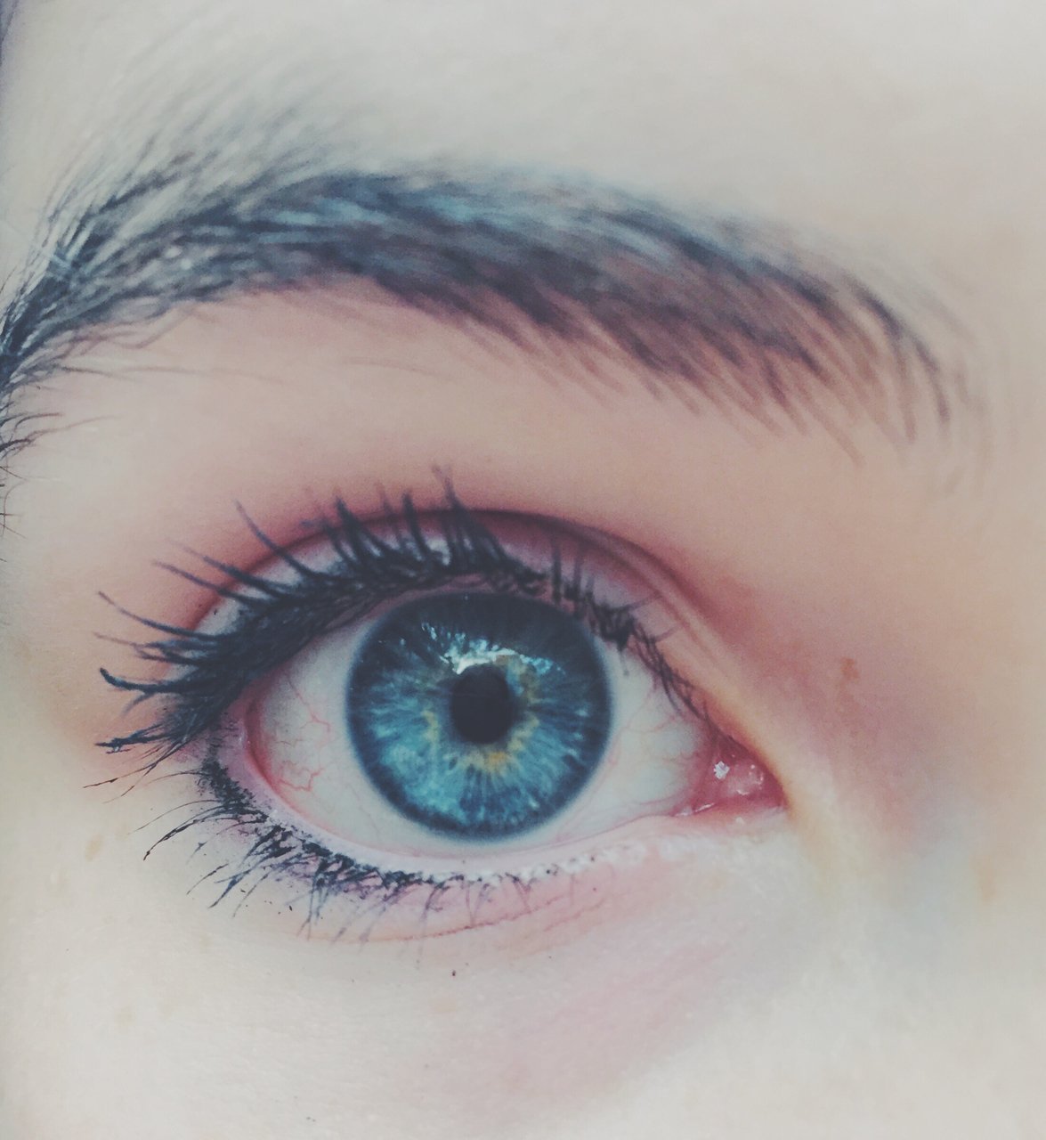 У меня голубые глаза на английском. Синие глаза. Красивые голубые глаза. Красивые синие глаза. Синие глаза Эстетика.