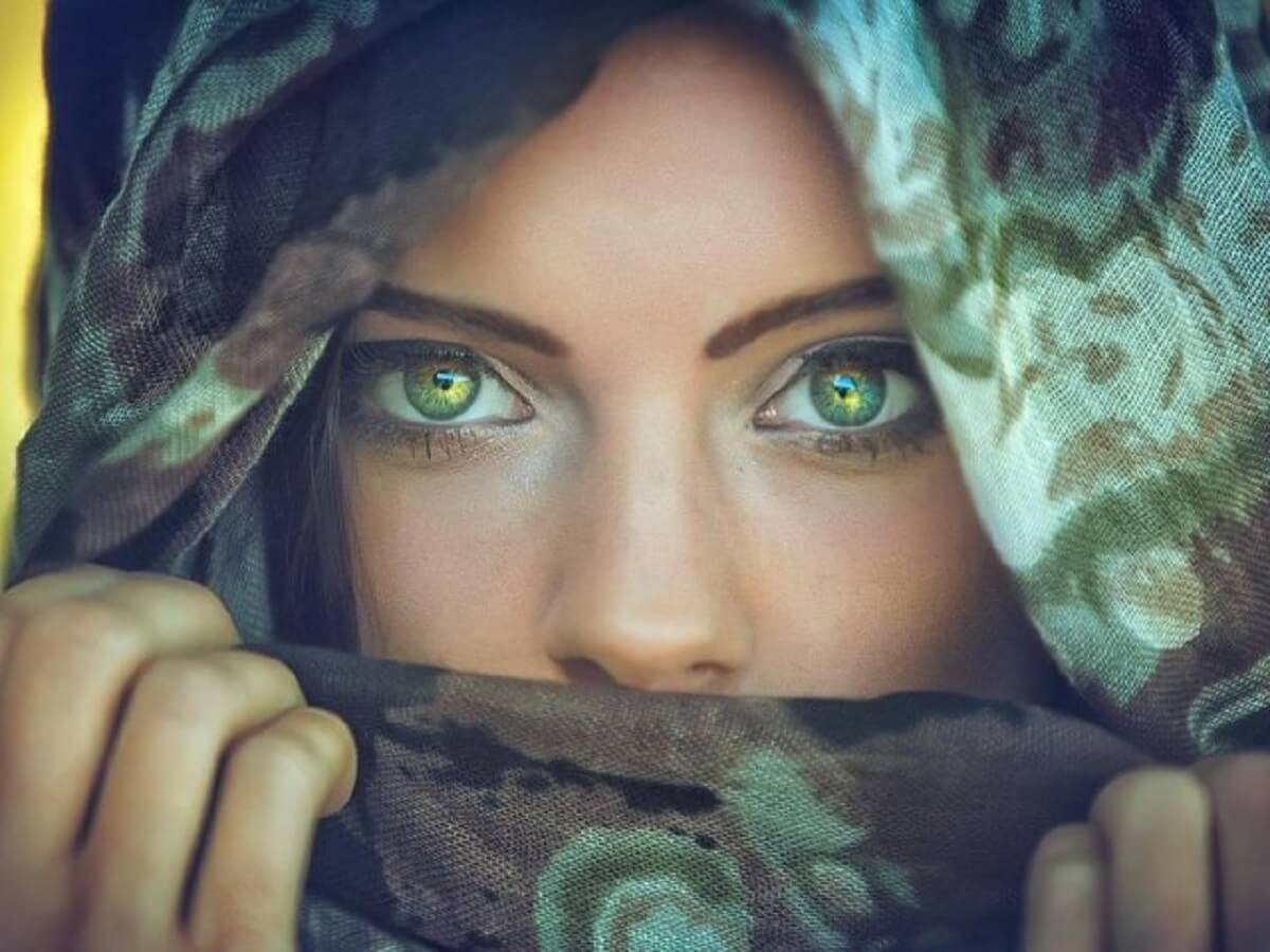 Зелёные глаза у девушек