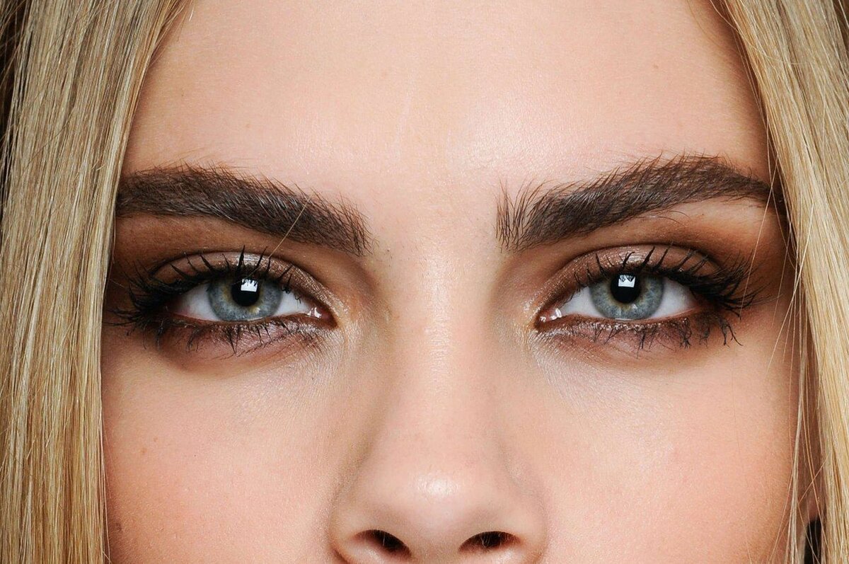 Cara Delevingne брови