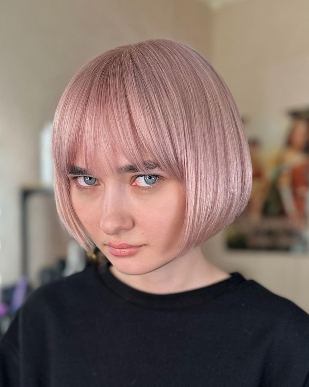 Пудрово розовый цвет волос