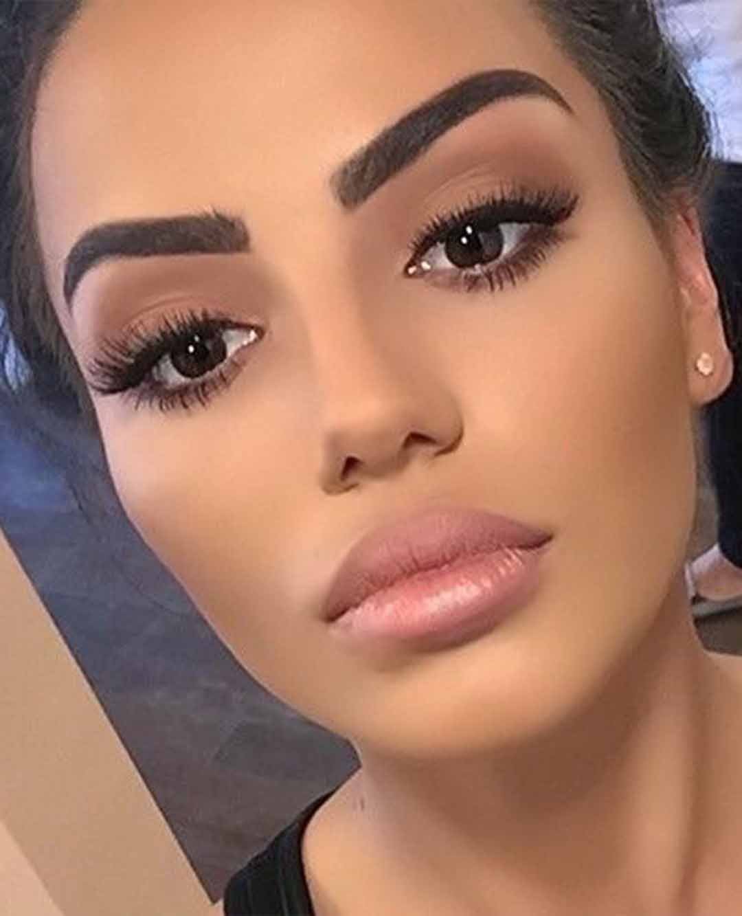 Девушки с татуажем бровей