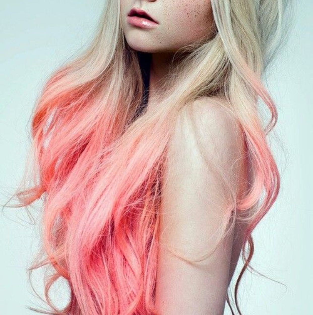 Блонд с розовыми кончиками