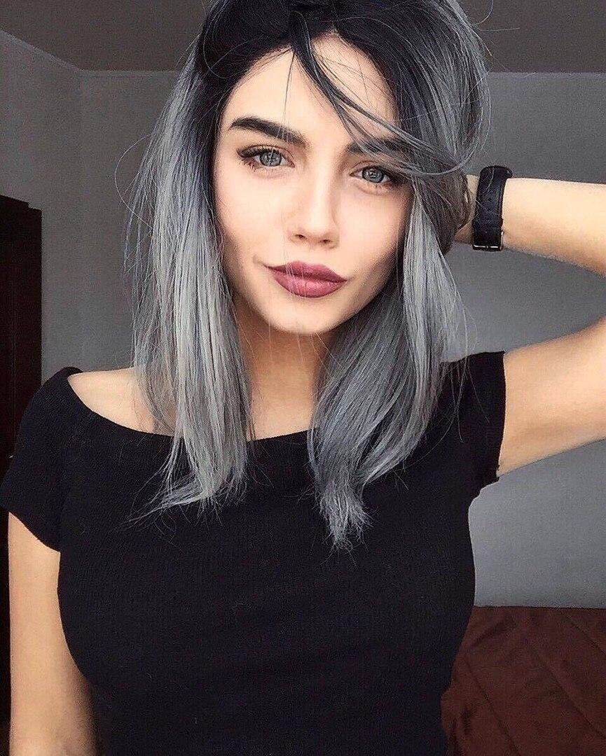 Серые пряди у лица