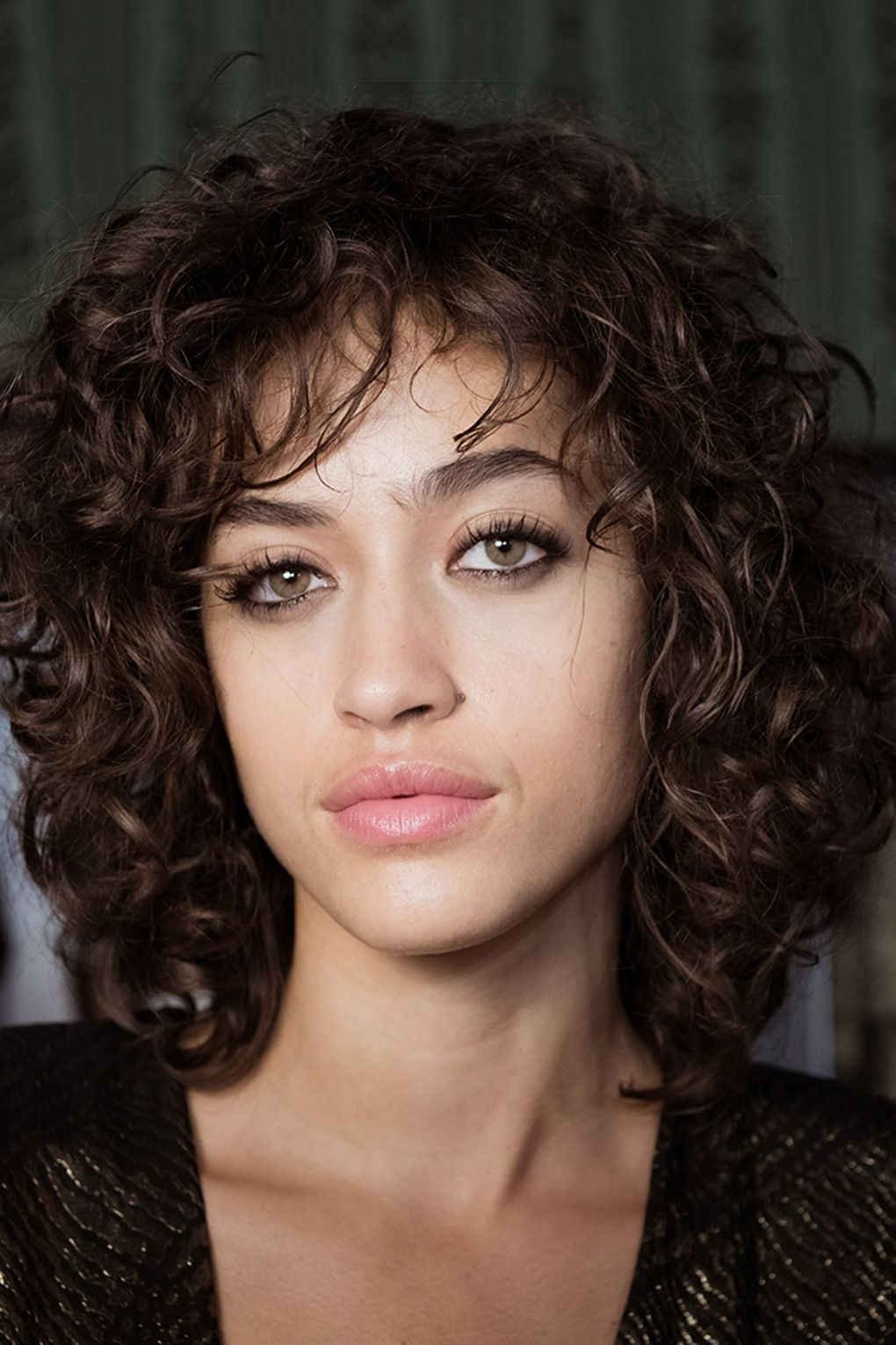 Curly Bob модель
