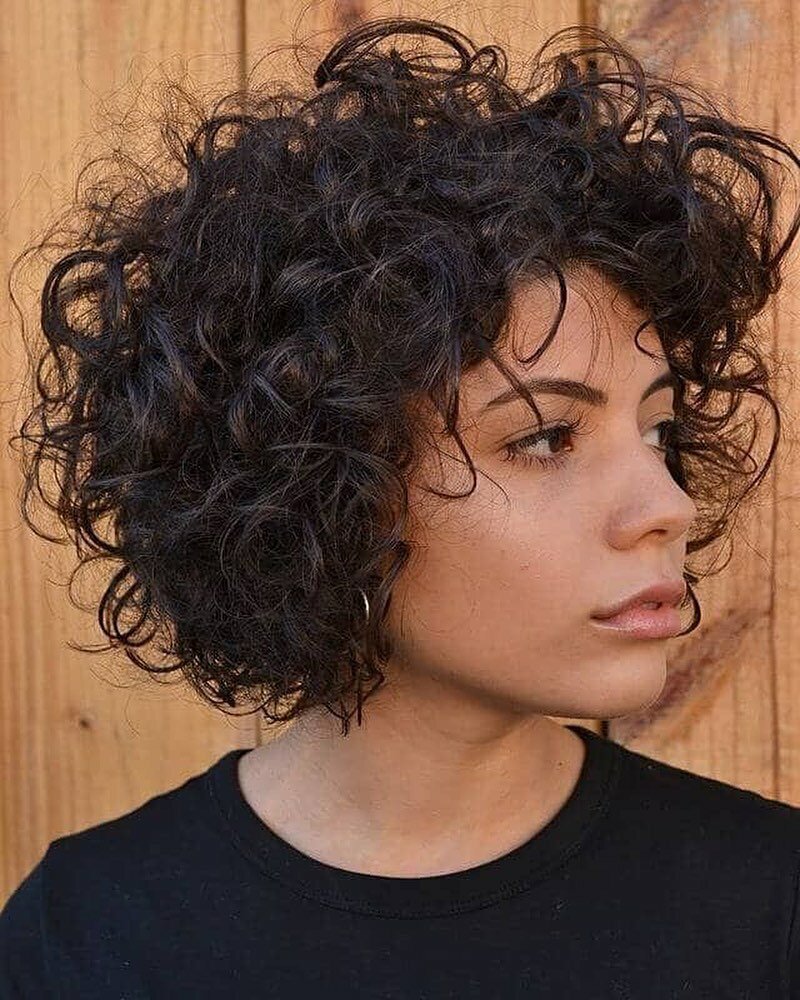 Curly Bob модель
