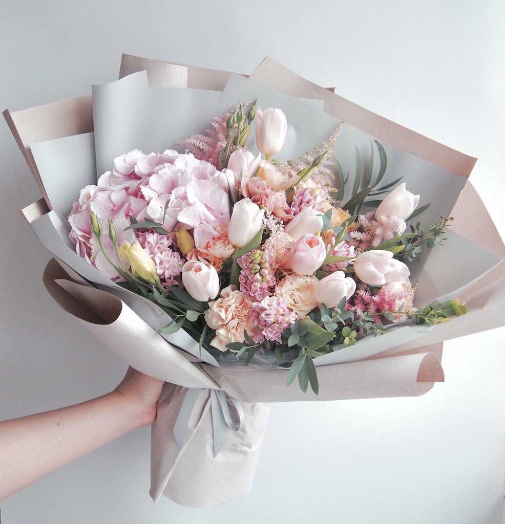 Нежный букет цветов для девушки
