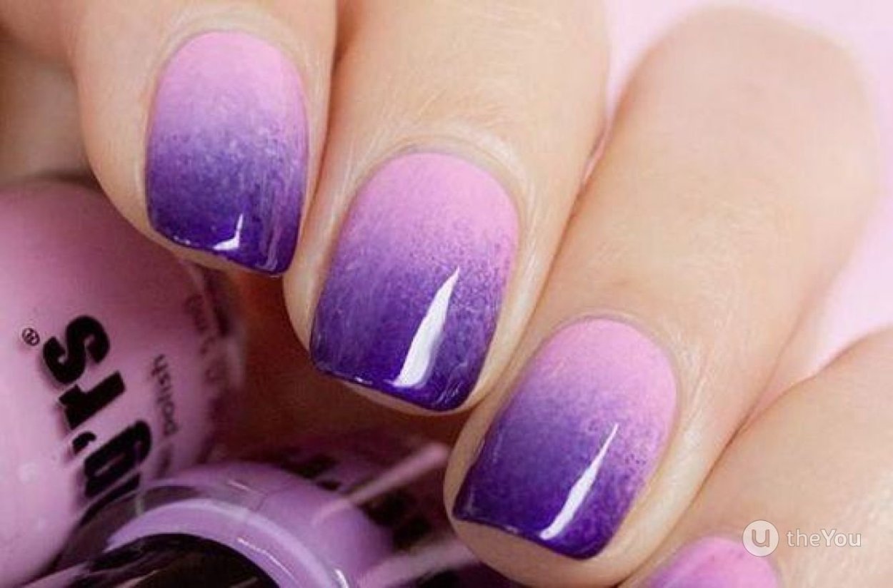 Фиолетовое омбре на ногтях