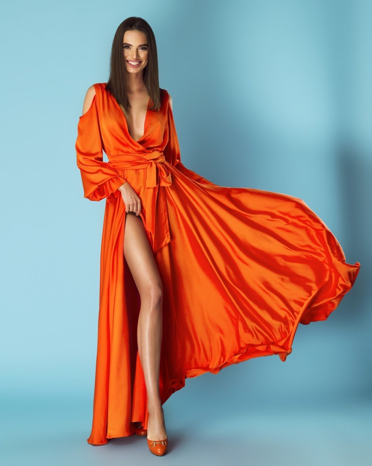 Платье оранжевого цвета