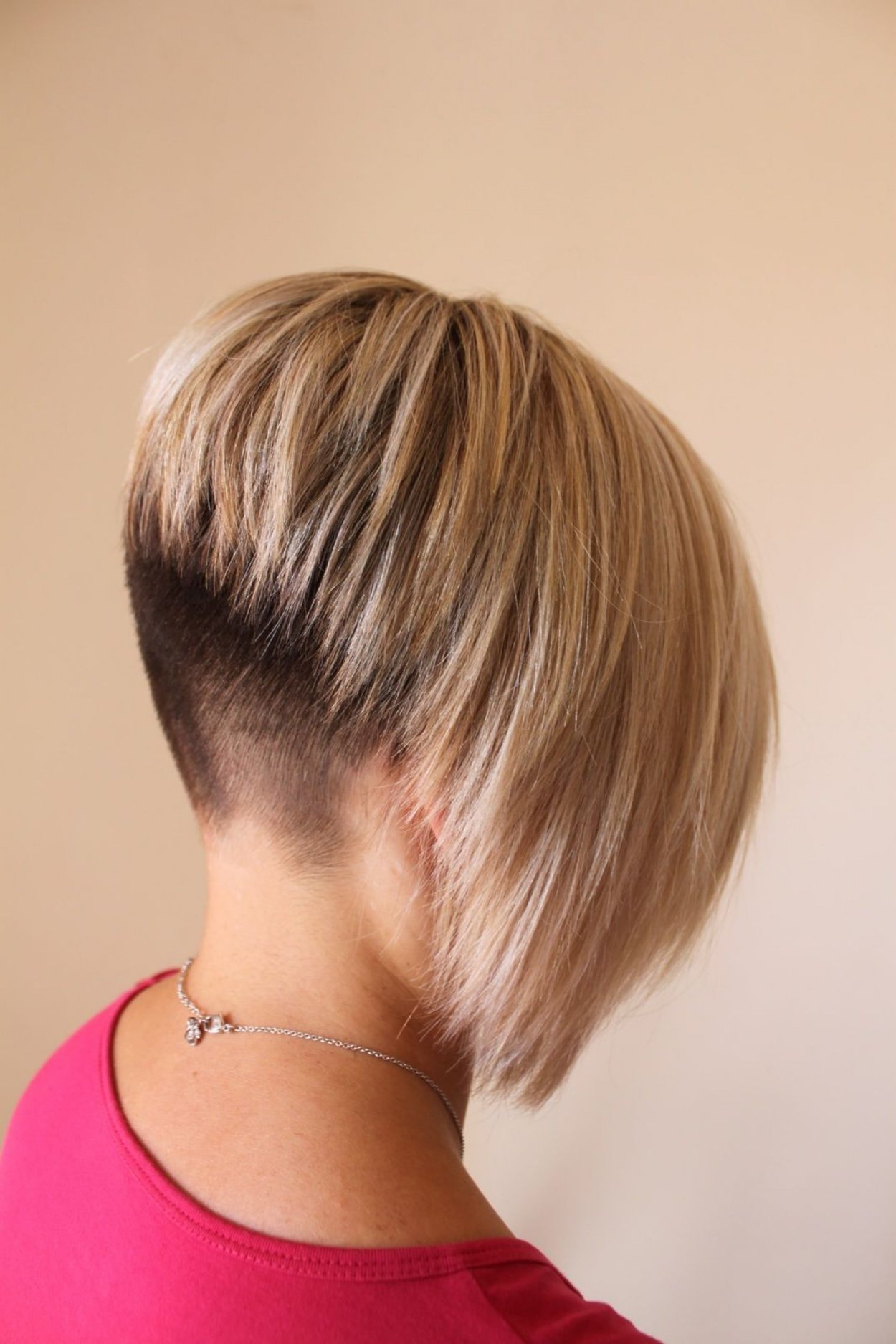 Стрижка Inverted Bob