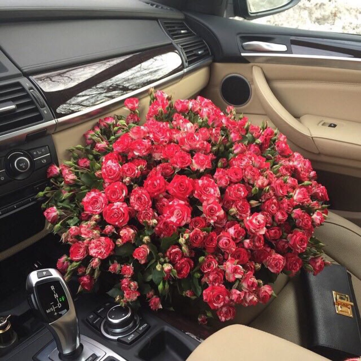 Цветы в Порше Кайен