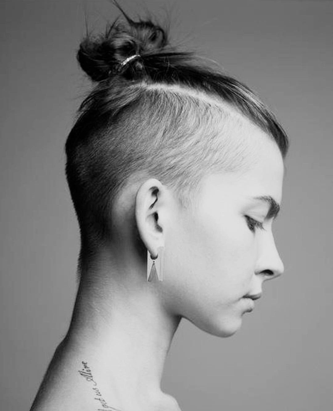 Undercut (андеркат) затылок с хвостиком