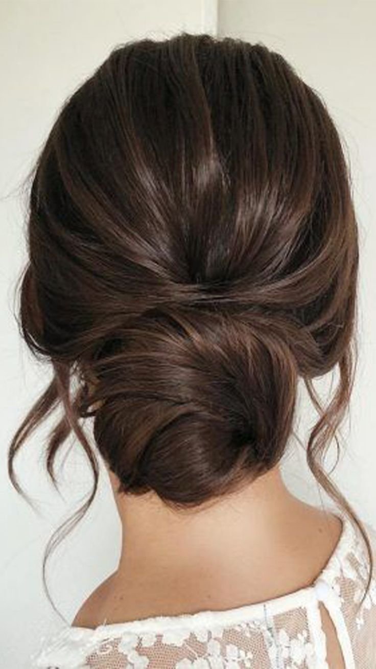 Прическа messy bun