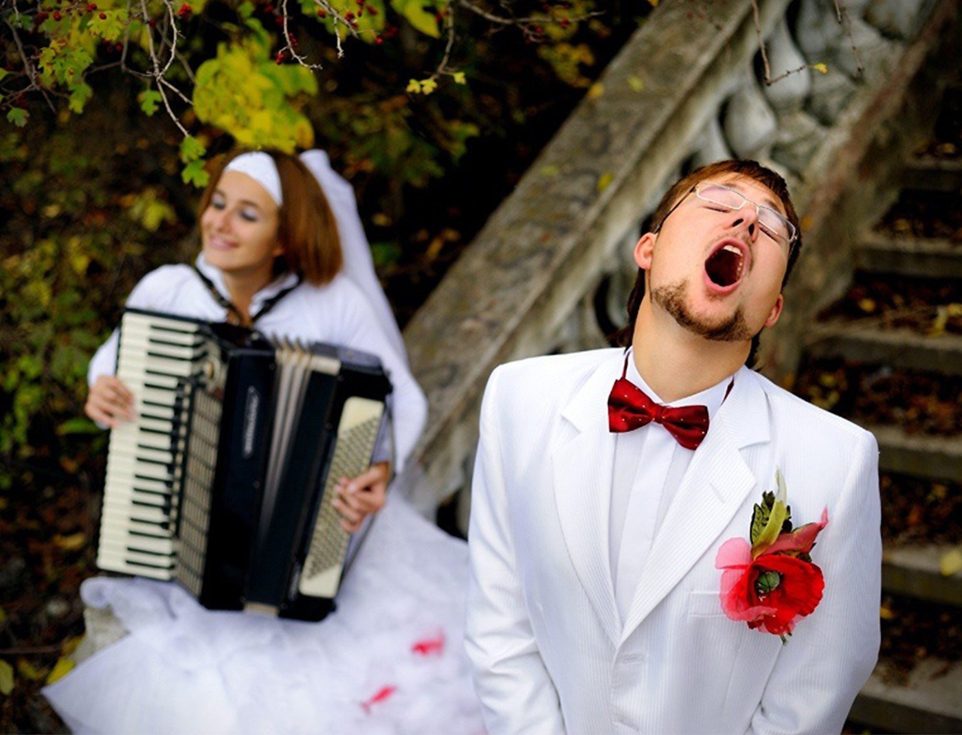 Песня мужчина с женщиной поют. Свадьба пела. Свадьба с гармошкой. Невеста с гармонью. Пение на свадьбе.