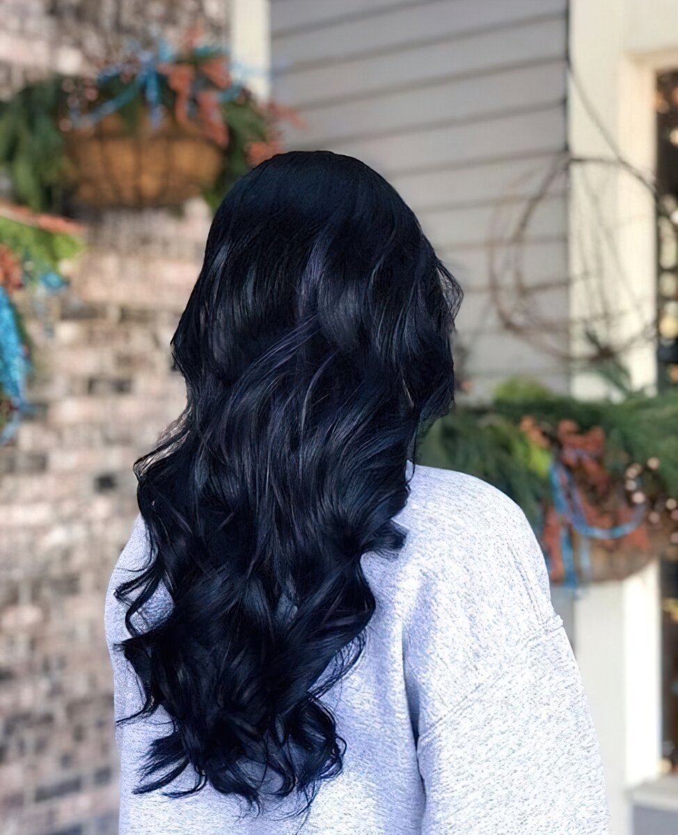 Черный цвет волос с синим оттенком