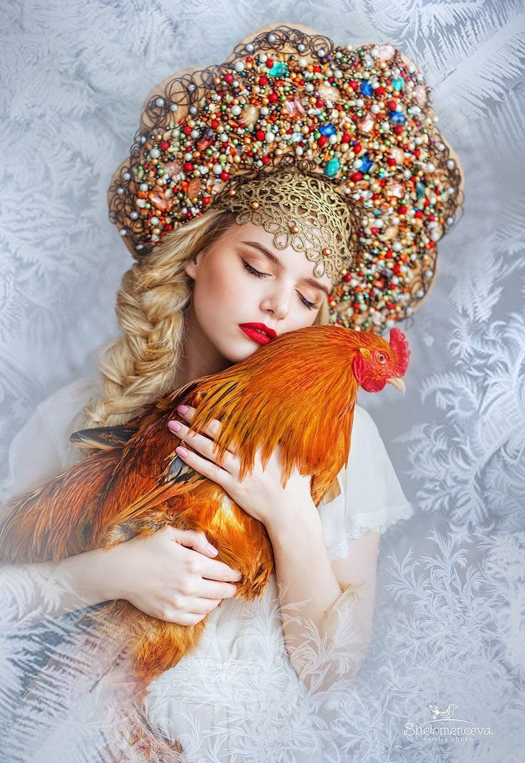 Рита Флорес кокошник