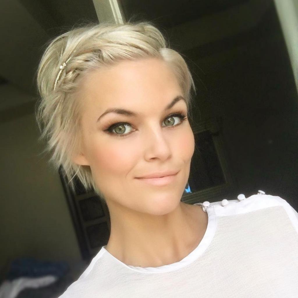 Krissa Fowles стрижка