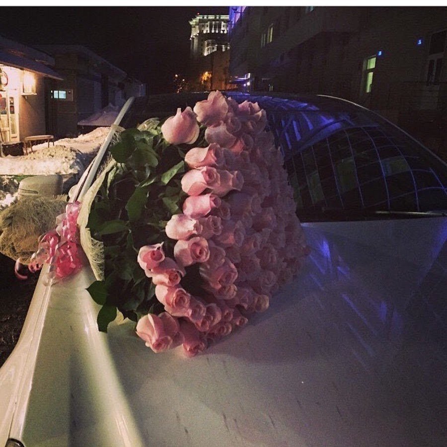 Букет роз ночью