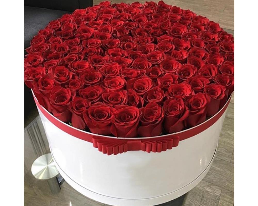 Шикарные розы в коробке