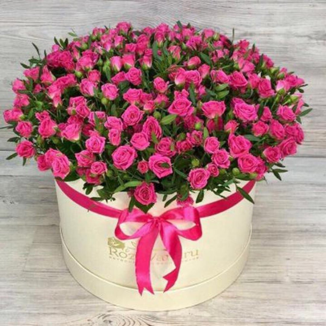 Букет из кустовых роз в коробке