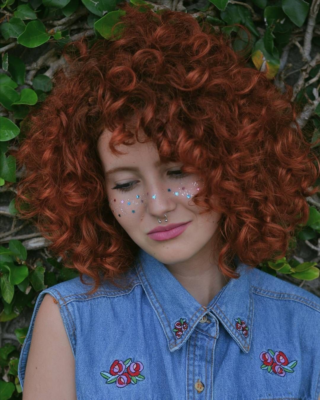 Короткие рыжие кудри