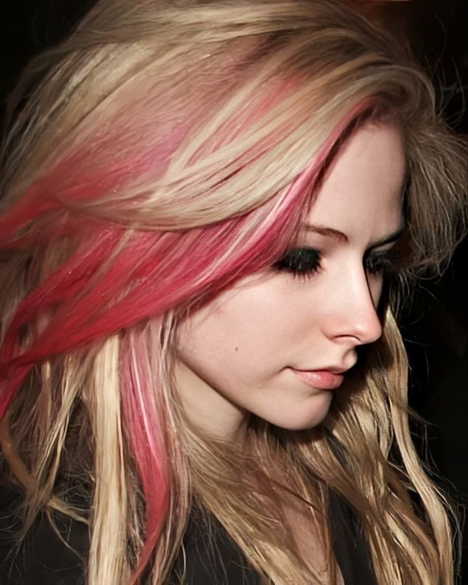 Avril Lavigne hair