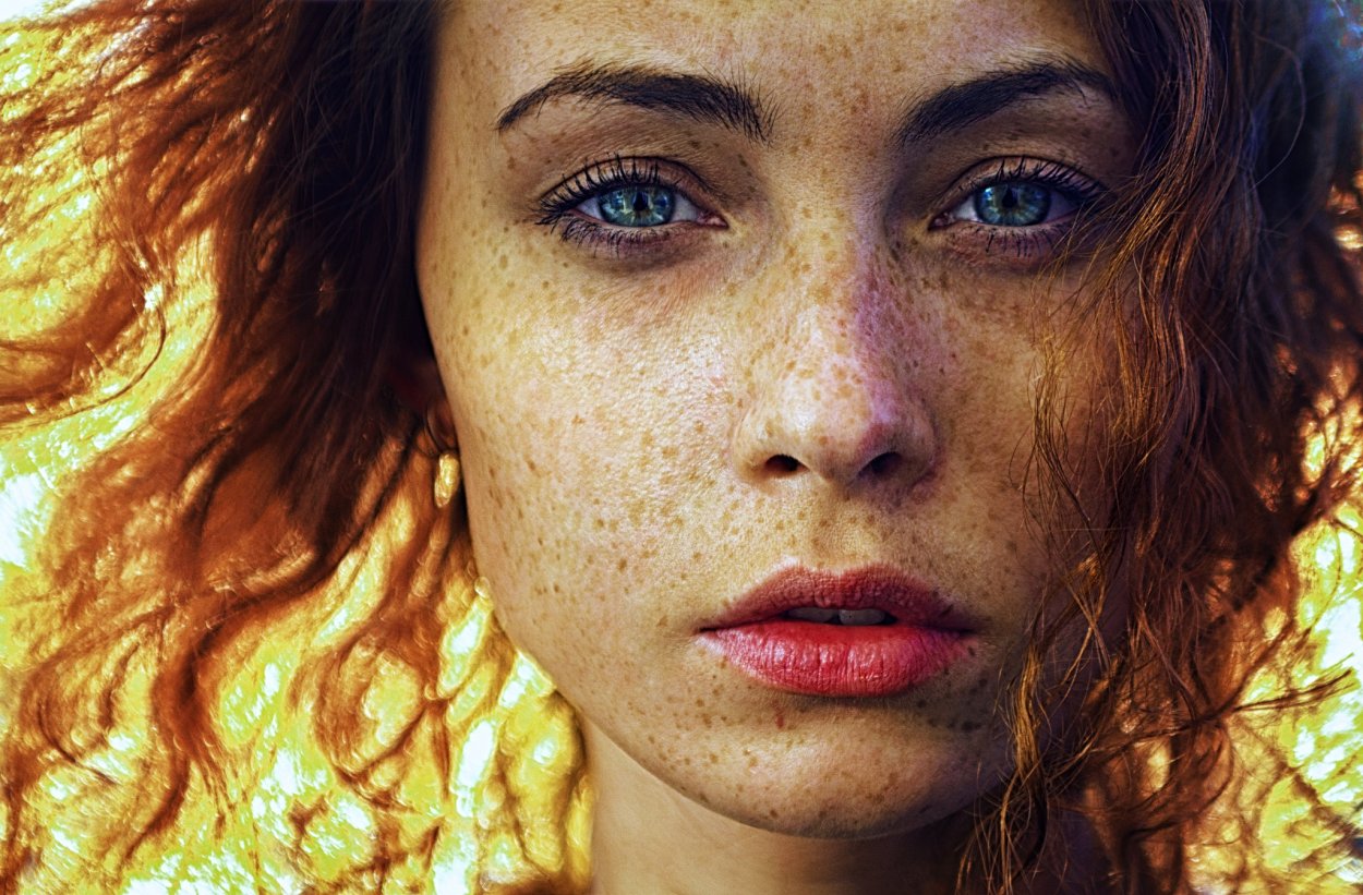 Emma Stone portrait веснушки