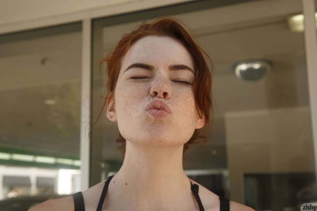 Sabrina Lynn без макияжа