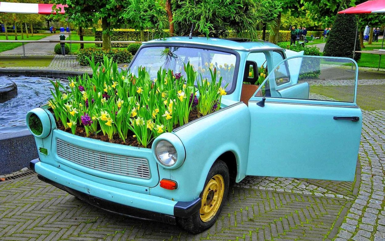 Клумба из автомобиля